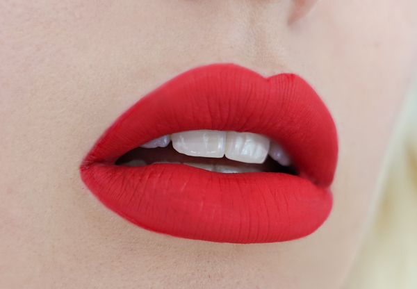 Julia Jolie Beverly Hills Matte Lipstick - Vogue Red (09)